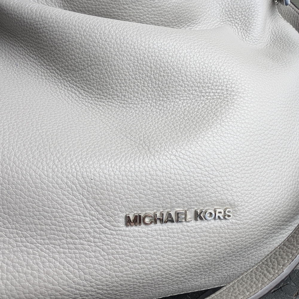 Michael Kors Large Essex Convertable Leather Bag - Picture 5 of 16